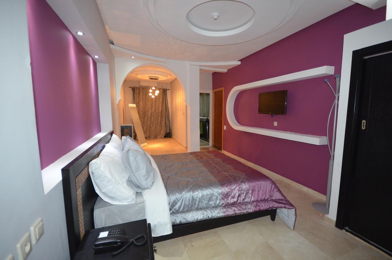Hotel-Cafe-Restaurant Pyramides, Taza Zewnętrze zdjęcie