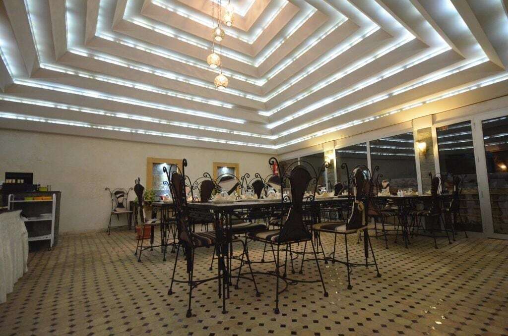 Hotel-Cafe-Restaurant Pyramides, Taza Zewnętrze zdjęcie